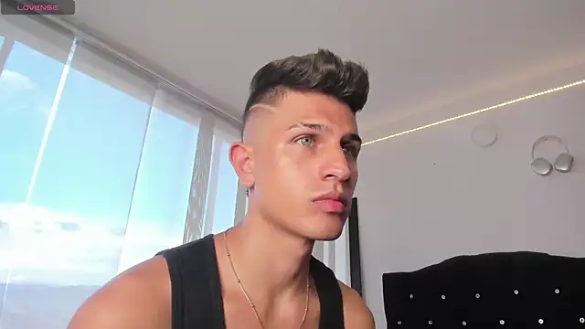 Snapshot of kevin_ahss chatting on October 21, 2025, 9:47 pm kevin ahss online show from October 21, 2025, 9:47 pm