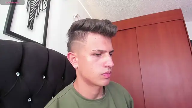 Snapshot of kevin_ahss chatting on November 22, 2025, 8:29 pm kevin ahss online show from November 22, 2025, 8:29 pm