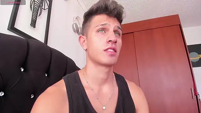 Snapshot of kevin_ahss chatting on November 14, 2025, 7:28 pm kevin ahss online show from November 14, 2025, 7:28 pm