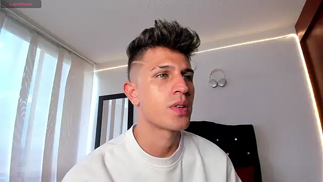 Snapshot of kevin_ahss chatting on October 10, 2025, 9:48 pm kevin ahss online show from October 10, 2025, 9:48 pm