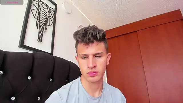 Snapshot of kevin_ahss chatting on November 28, 2025, 4:07 pm kevin ahss online show from November 28, 2025, 4:07 pm