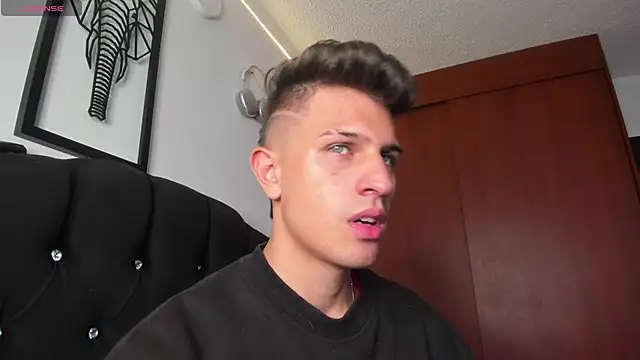 Snapshot of kevin_ahss chatting on November 20, 2025, 10:09 pm kevin ahss online show from November 20, 2025, 10:09 pm