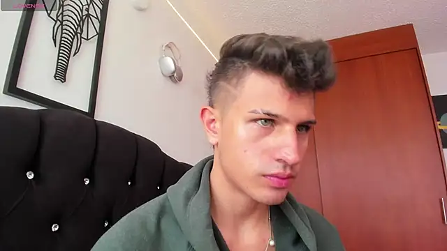 Snapshot of kevin_ahss chatting on November 26, 2025, 4:29 pm kevin ahss online show from November 26, 2025, 4:29 pm