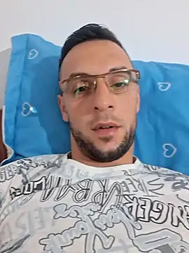 Snapshot of Necunoscutul001 chatting on October 9, 2025, 5:52 am Necunoscutul001 online show from October 9, 2025, 5:52 am