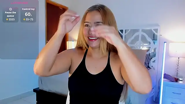 MikaelaStone online show from December 4, 2025, 11:20 am