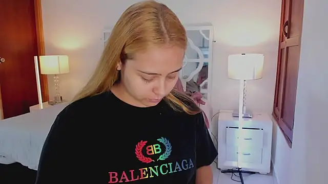 Snapshot of MikaelaStone chatting on February 16, 2026, 12:37 pm MikaelaStone online show from February 16, 2026, 12:37 pm