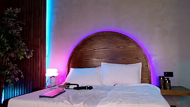 Snapshot of renata_black_ chatting on November 18, 2025, 10:18 am renata black online show from November 18, 2025, 10:18 am