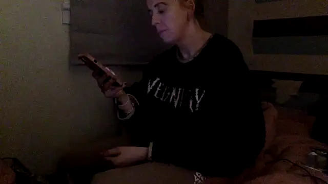Snapshot of Bellababexox chatting on May 15, 2026, 11:25 pm Bellababexox online show from May 15, 2026, 11:25 pm