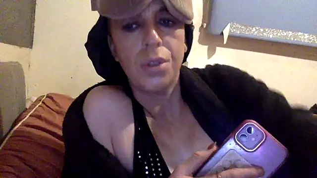 Bellababexox online show from November 18, 2025, 6:00 pm