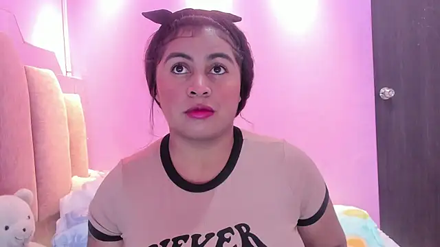 Snapshot of AndreaSweet2 chatting on November 17, 2025, 8:02 pm AndreaSweet2 online show from November 17, 2025, 8:02 pm