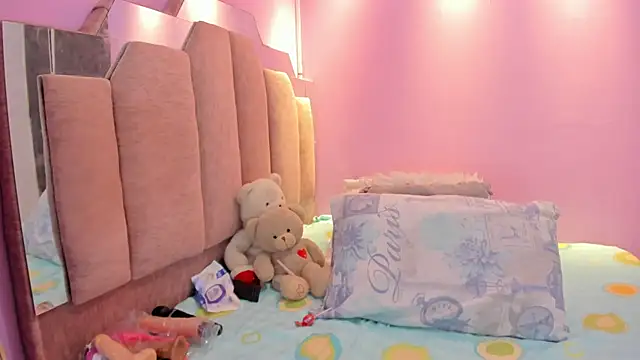 Snapshot of AndreaSweet2 chatting on December 1, 2025, 7:59 pm AndreaSweet2 online show from December 1, 2025, 7:59 pm