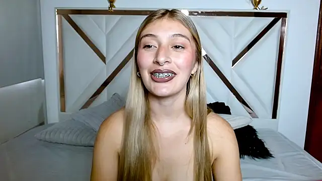 SophiaaLee online show from February 14, 2026, 9:37 pm