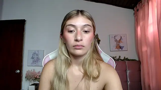 SophiaaLee online show from March 8, 2026, 2:04 am