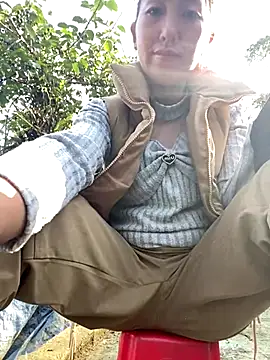 Huong-Ly online show from November 27, 2025, 7:53 am