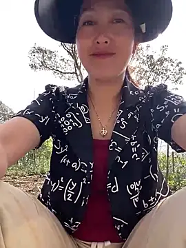 Huong-Ly online show from March 3, 2026, 2:18 am