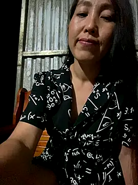 Huong-Ly online show from October 19, 2025, 1:47 pm