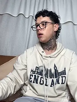 Snapshot of jordan_422 chatting on February 24, 2026, 10:43 pm jordan 422 online show from February 24, 2026, 10:43 pm