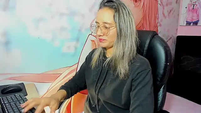 StarletTays online show from December 1, 2025, 12:44 am