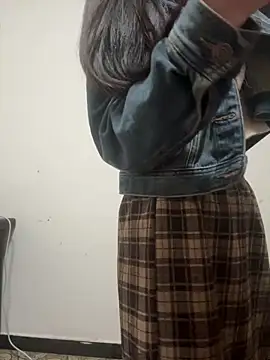 crhong666 online show from April 5, 2026, 12:39 am