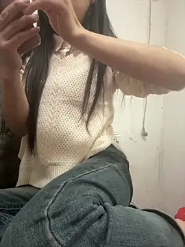 crhong666 online show from April 14, 2026, 12:37 am