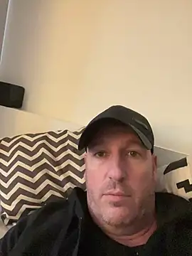 Snapshot of LesAmantsAE2 chatting on February 28, 2026, 2:50 pm LesAmantsAE2 online show from February 28, 2026, 2:50 pm