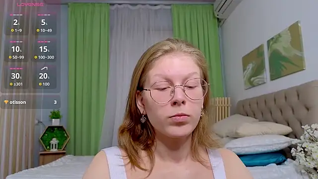 Lilly Belly online show from October 4, 2025, 2:40 pm