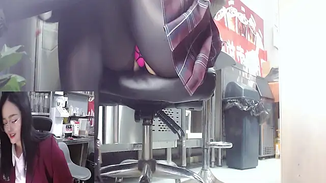 Eileen-L online show from October 24, 2025, 1:48 am