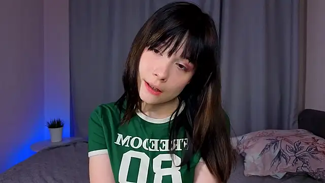 Honeey Beee online show from October 23, 2025, 4:05 pm