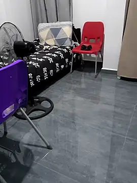 Snapshot of yazin199 chatting on September 28, 2025, 7:10 pm yazin199 online show from September 28, 2025, 7:10 pm