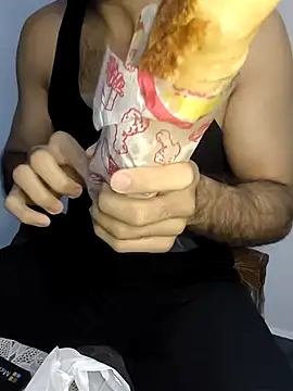 Snapshot of yazin199 chatting on October 1, 2025, 10:57 pm yazin199 online show from October 1, 2025, 10:57 pm