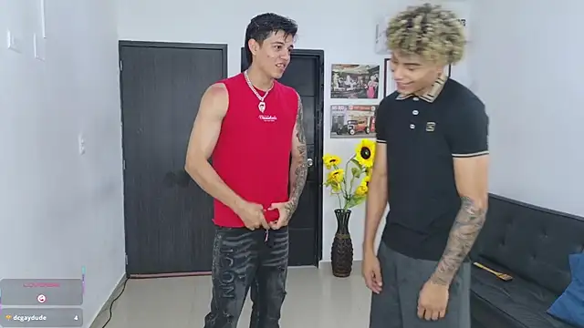 Snapshot of Playhardsex_ chatting on April 28, 2026, 11:09 pm Playhardsex online show from April 28, 2026, 11:09 pm