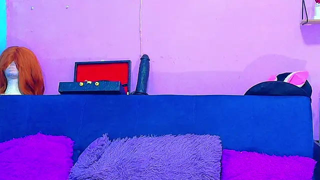 CristalRose online show from December 4, 2025, 5:12 pm