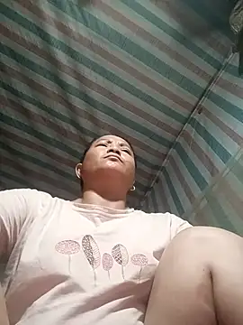 Love-Mama33 online show from October 27, 2025, 11:05 pm