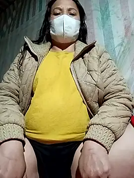 Love-Mama33 online show from January 15, 2026, 1:03 pm