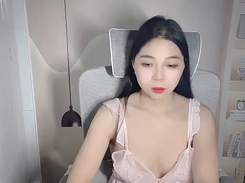 Strawberry18x online show from October 4, 2025, 9:38 pm