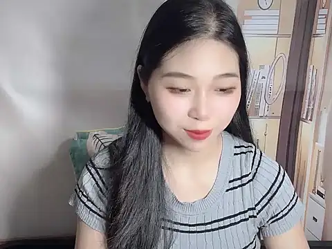 Strawberry18x online show from September 9, 2025, 1:38 am