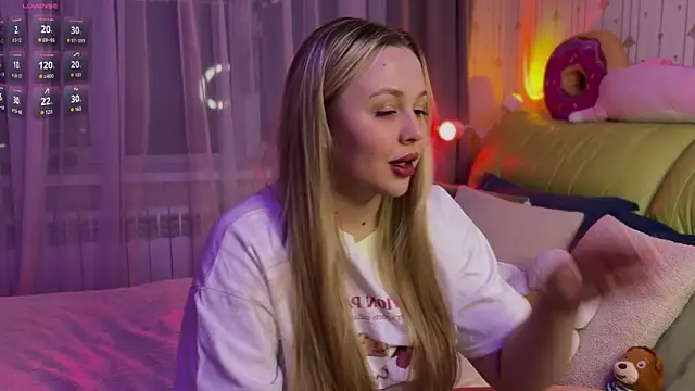 Estella Elwood online show from April 27, 2026, 5:33 pm