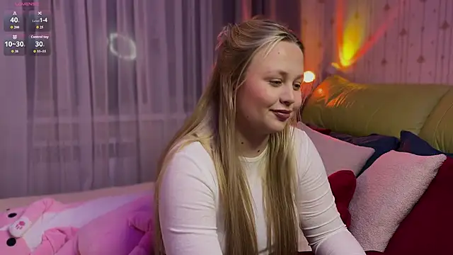 Estella Elwood online show from March 3, 2026, 7:54 pm