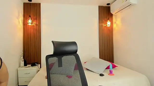 Snapshot of delaylacruz chatting on November 9, 2025, 1:42 am delaylacruz online show from November 9, 2025, 1:42 am