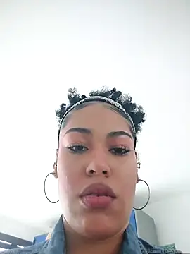 Snapshot of delaylacruz chatting on October 13, 2025, 8:32 pm delaylacruz online show from October 13, 2025, 8:32 pm