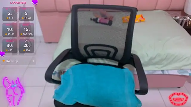 Snapshot of sara_hot_18 chatting on November 17, 2025, 11:58 am sara hot 18 online show from November 17, 2025, 11:58 am