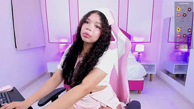 STEFANY MOLL online show from October 9, 2025, 4:24 am