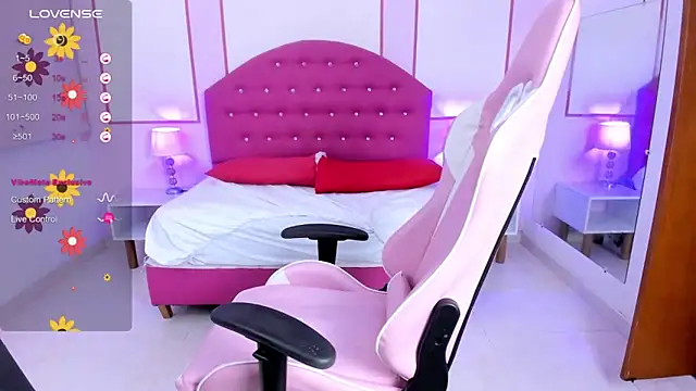 STEFANY MOLL online show from November 7, 2025, 3:55 am