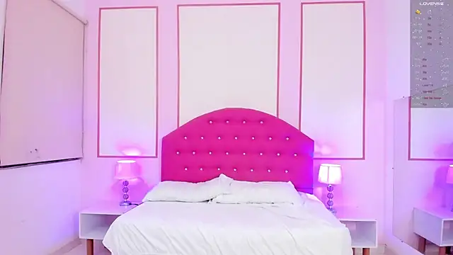 STEFANY MOLL online show from October 26, 2025, 4:02 am