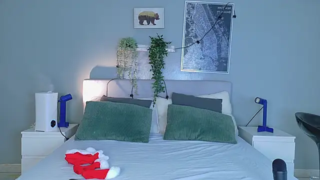 Nickifox   online show from December 18, 2025, 7:29 pm