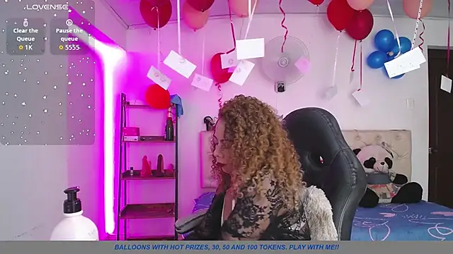 thalia mills19 online show from February 14, 2026, 9:26 pm