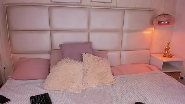 Natt Clark online show from October 15, 2025, 1:08 pm