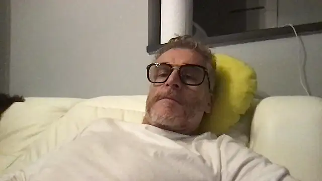 Axl hot online show from April 14, 2026, 8:47 pm