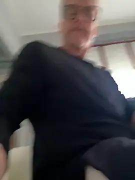 Axl hot online show from April 4, 2026, 9:38 am