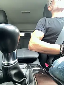 Axl hot online show from September 12, 2025, 1:00 pm